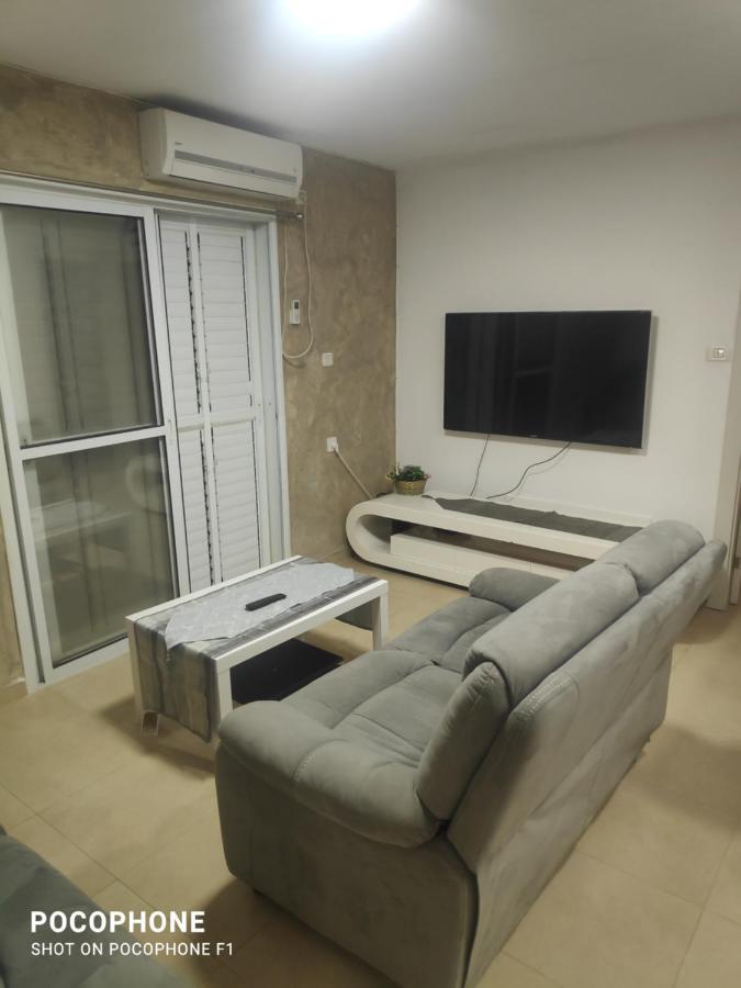 סוויטה של אלון Apartment Арад Екстериор снимка