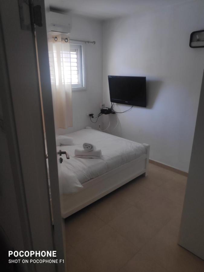 סוויטה של אלון Apartment Арад Екстериор снимка