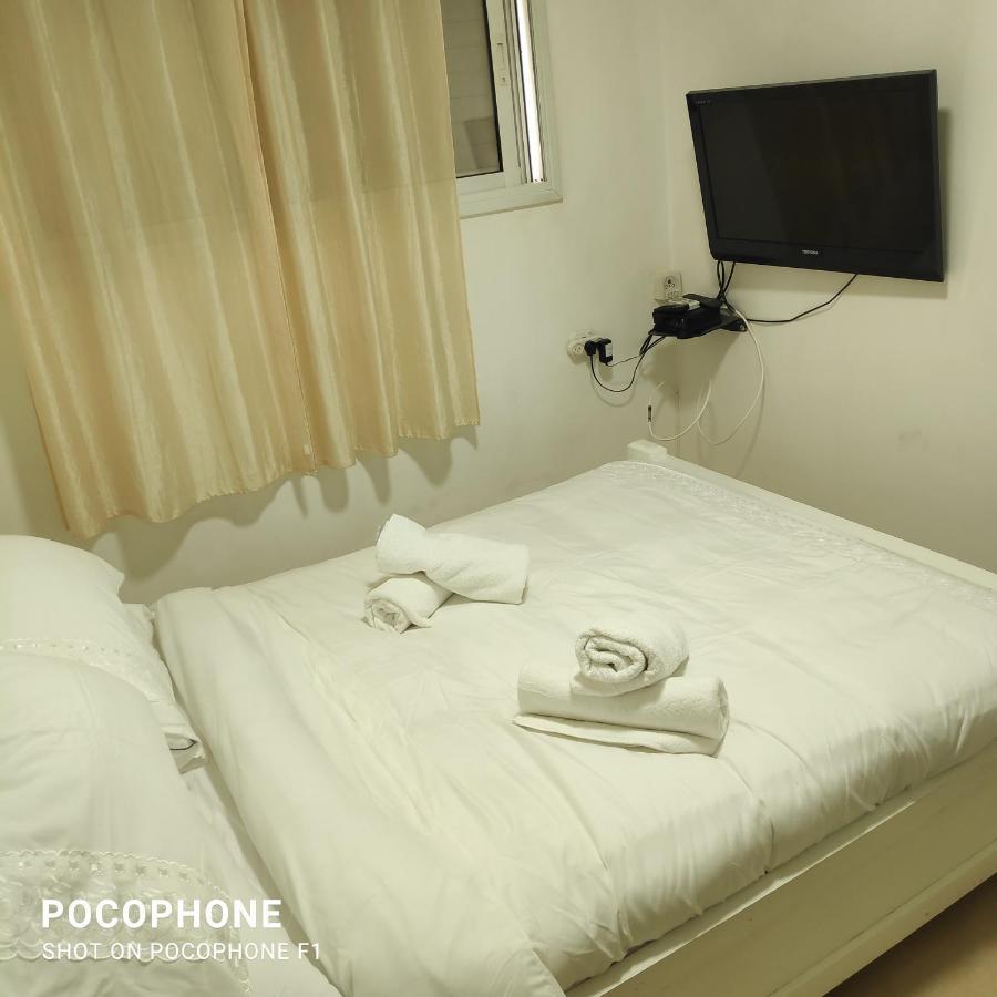 סוויטה של אלון Apartment Арад Екстериор снимка