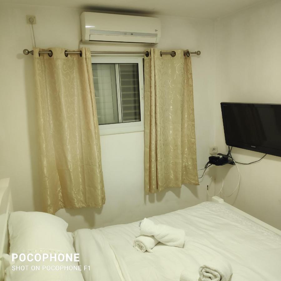 סוויטה של אלון Apartment Арад Екстериор снимка