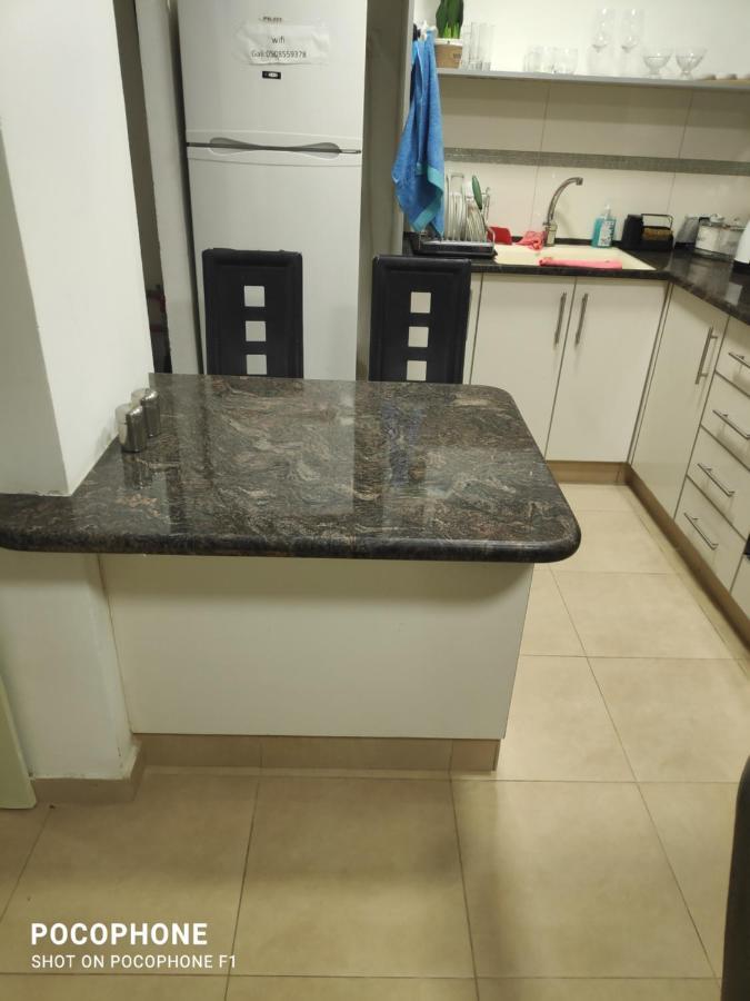 סוויטה של אלון Apartment Арад Екстериор снимка